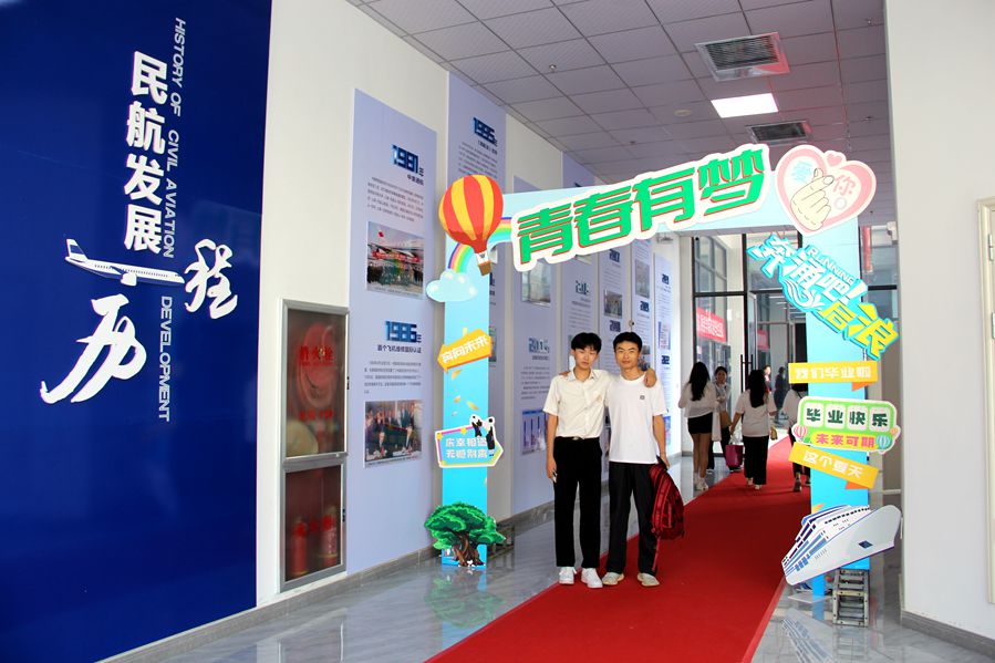 毕业典礼 步入会场.jpg