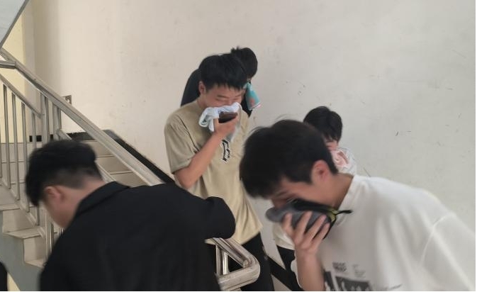 紧急逃生演练2.jpg