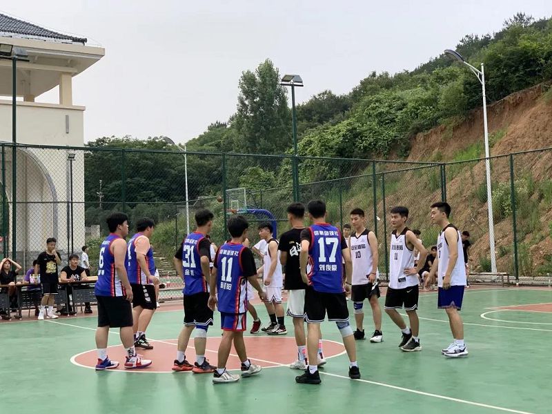 第二届“信航杯”篮球联赛从这里起步，向梦想投篮。