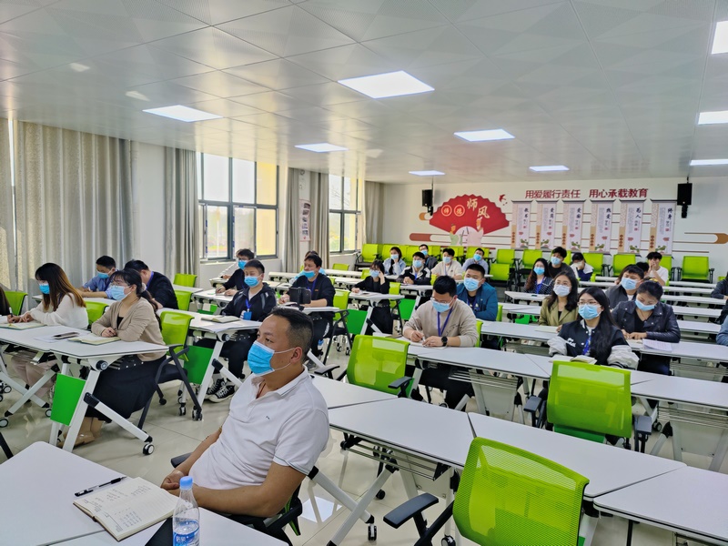 学生处开展辅导员心理危机识别与干预讲座